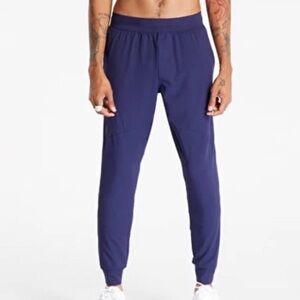 Under Armour mens jogger pants-size large.